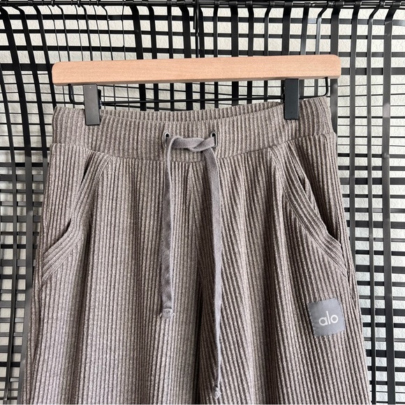 Alo yoga muse sweatpant jogger - Picture 2 of 7